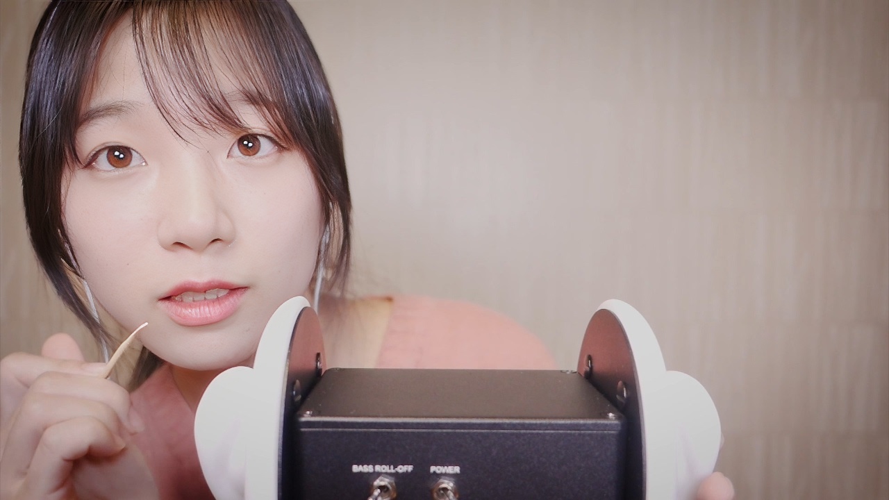 :) / ASMR 韩国新麦克风清洁耳朵（英文字幕）