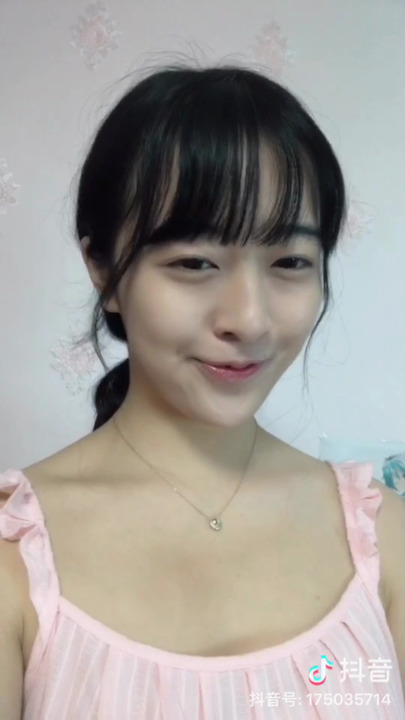 灵性饱满的欢欢ASMR-【欢欢】抖音娱乐短视频 勇敢爱